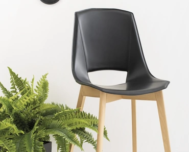 Sedia Eva 5 rivestita in cuoio con gambe in legno massello di Frassino di Pointhouse