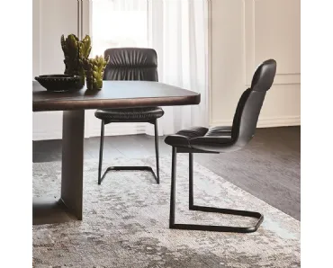 Sedia in pelle con struttura a slitta in acciaio Kelly Cantilever di Cattelan Italia