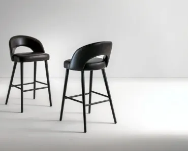 Sgabello in pelle e frassino LV 102 Stool di Laura Meroni