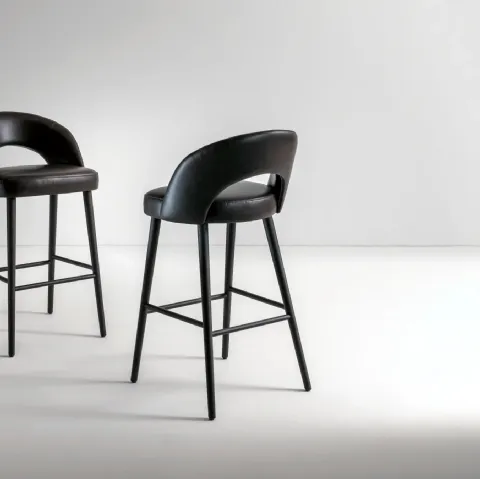 Sgabello in pelle e frassino LV 102 Stool di Laura Meroni