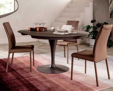 Sedia imbottita Megan completamente rivestita in pelle di Ozzio