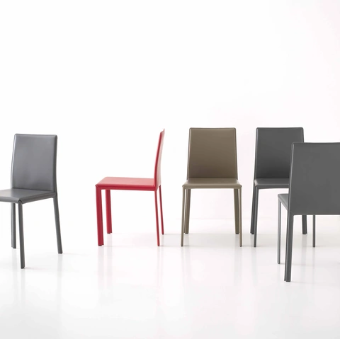 Sedia Paola rivestita interamente in cuoio di Pointhouse