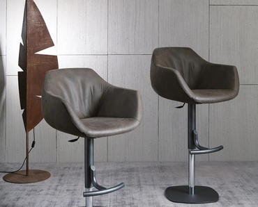 Sgabello Boris in pelle con basamento in metallo di Ozzio