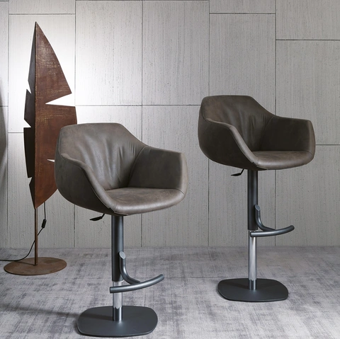 Sgabello Boris in pelle con basamento in metallo di Ozzio