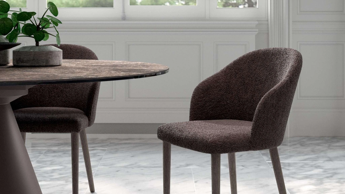 Sedia Zico in tessuto imbottito con gambe in Rovere di Ozzio