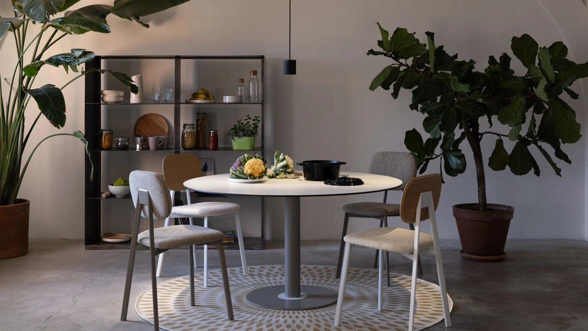 Tavolo Big Ovo Tondo di Pointhouse