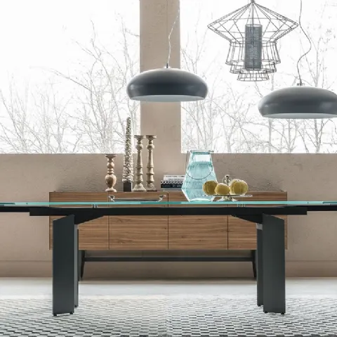 Tavolo allungabile in cristallo con gambe in acciaio Elan Drive di Cattelan Italia