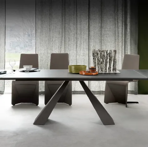 Tavolo allungabile con base in acciaio e piano in vetro verniciato graphite Eliot Drive di Cattelan Italia