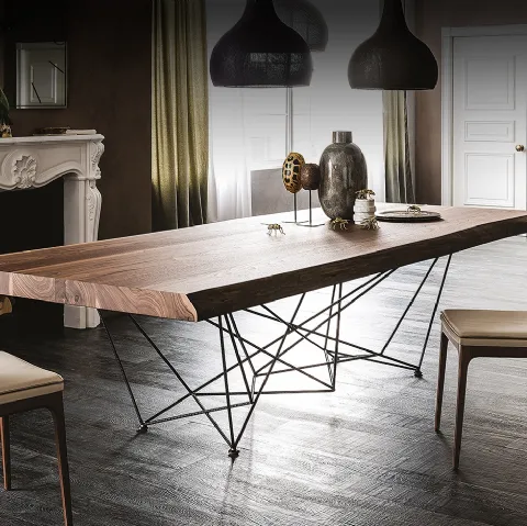 Tavolo con piano in legno di noce massello con bordi irregolari Gordon Deep Wood di Cattelan Italia
