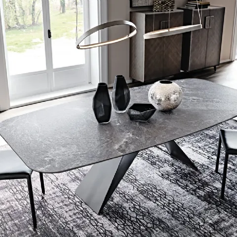 Tavolo con base in acciaio e piano in ceramica Premier Keramik di Cattelan Italia