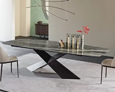 Tavolo con base in metallo e piano in ceramica Tyron Keramik di Cattelan Italia