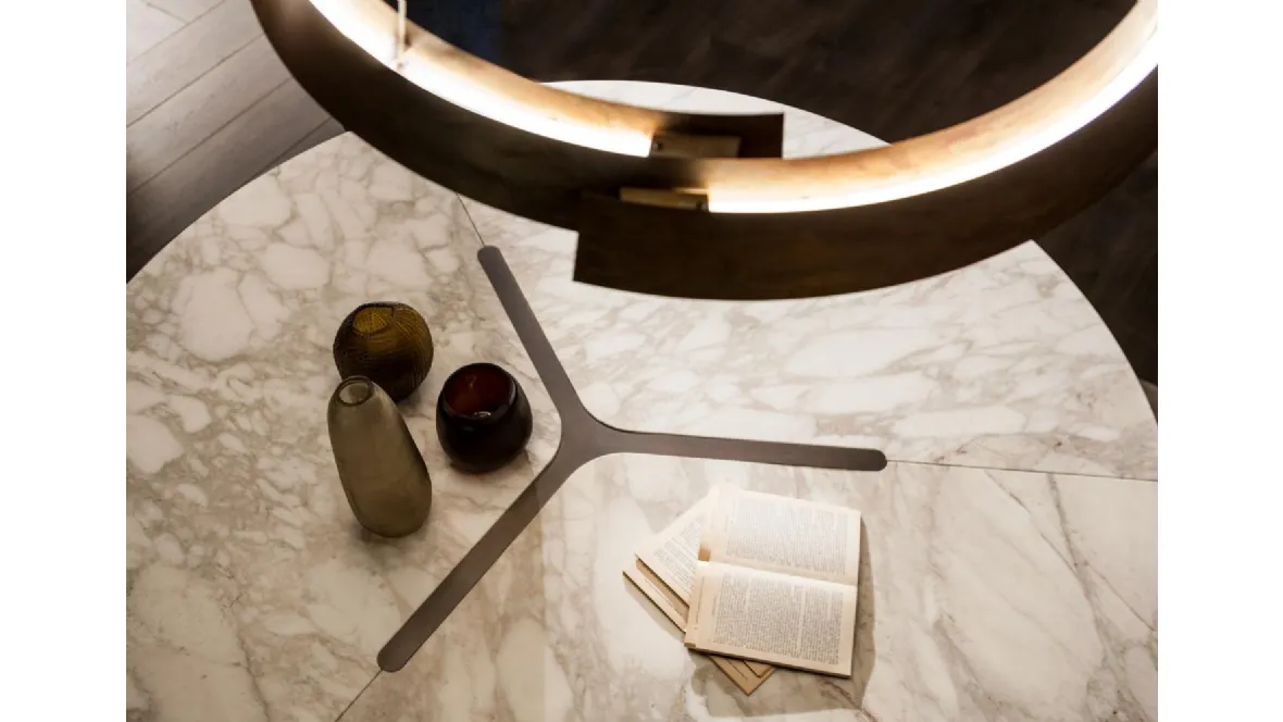 Tavolo rotondo con piano in marmo Infinity di Laura Meroni
