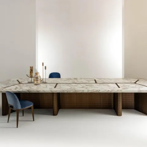 Tavolo Infinity Maxi con piano in marmo e base in legno di Laura Meroni