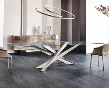 Tavolo dalle linee scultoree con piano in vetro Lancer di Cattelan Italia