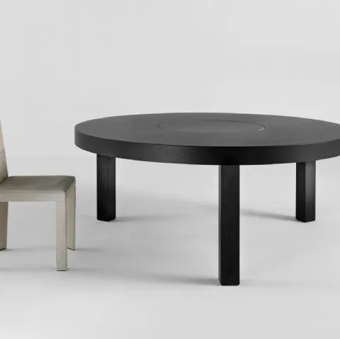 Tavolo rotondo con tre gambe ML 51 in legno speciale Stone Oak Carbone di Laura Meroni