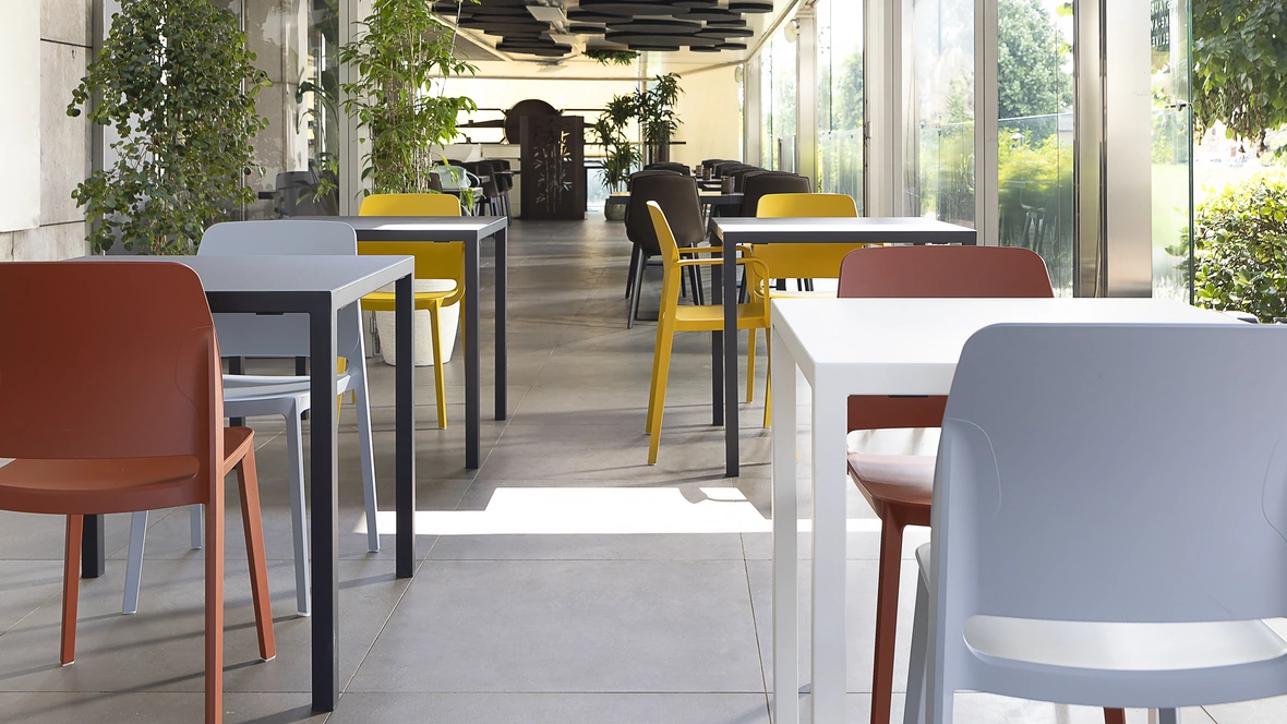 Tavolo Plana in metallo di Pointhouse