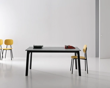 Tavolo Drop Basic con piano in laminato e base in metallo di Pointhouse