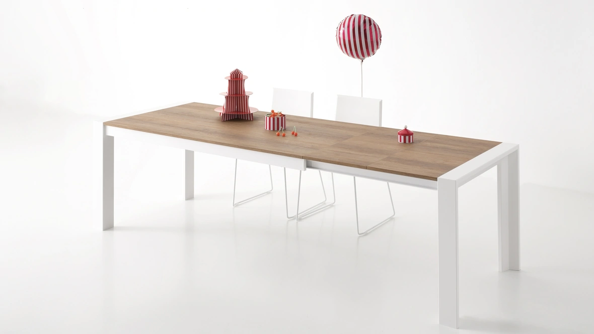 Tavolo allungabile Milano con top laminato effetto legno di Pointhouse