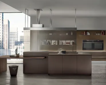 Cucina Design con isola Icon 01 in laccato effetto metallo umber di Ernestomeda