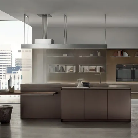 Cucina Design con isola Icon 01 in laccato effetto metallo umber di Ernestomeda