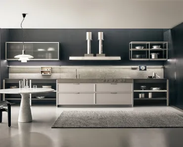 Cucina Design lineare KLab 02 con frontali in Laccato opaco Grigio Nuage di Ernestomeda