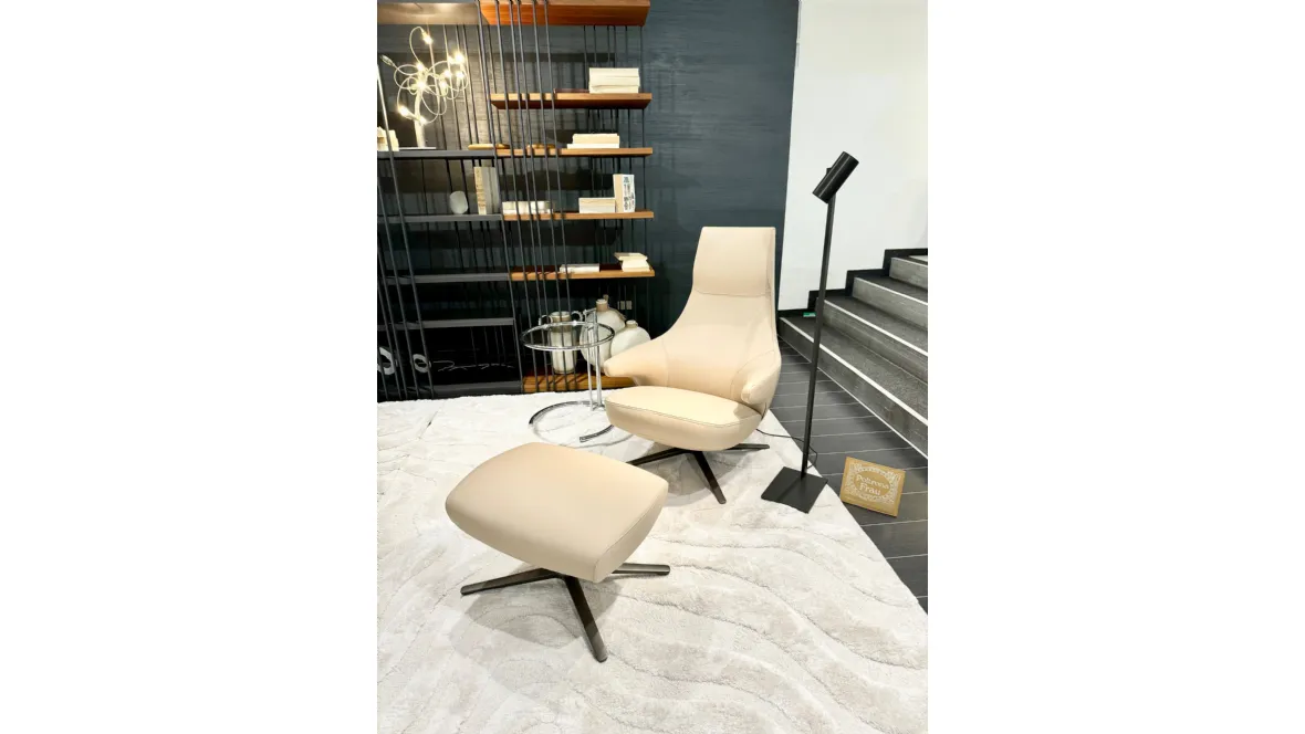 poltrona Jay Lounge girevole con pouf