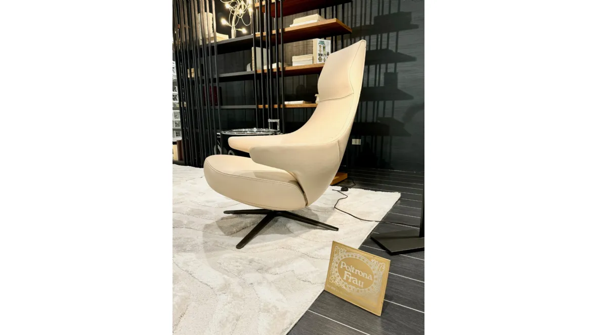poltrona Jay Lounge girevole con pouf