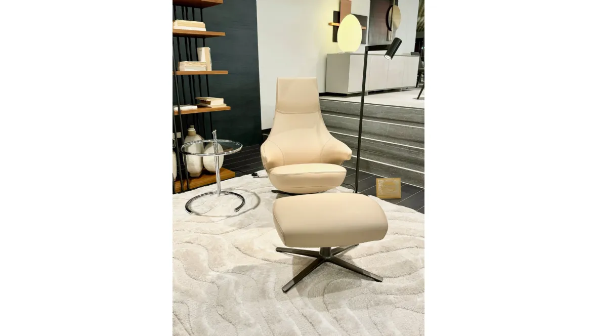 poltrona Jay Lounge girevole con pouf