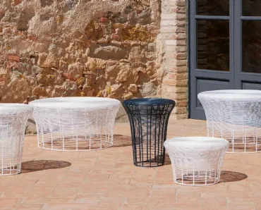Sgabello e Tavolino Aram di Gandia Blasco