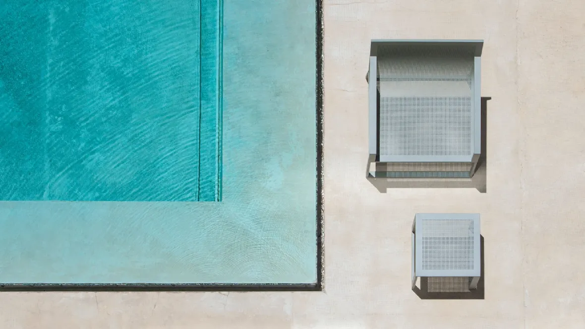 Poltroncina Blau Club Armchair con tavolino di Gandia Blasco
