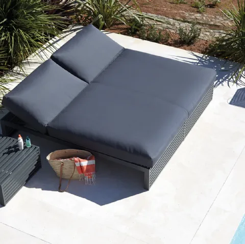 Tavolino DNA Side table con lettino di Gandia Blasco
