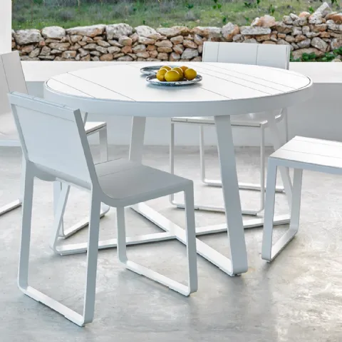 Tavolo e sedie Flat in metallo verniciato di Gandia Blasco