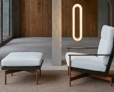 Poltroncina con pouf Onde Club armchair in metallo con cuscini imbottiti di Gandia Blasco