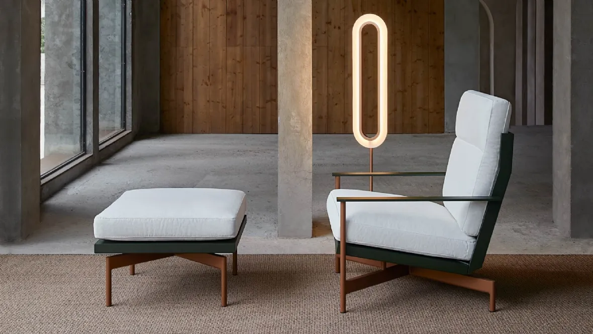 Poltroncina con pouf Onde Club armchair in metallo con cuscini imbottiti di Gandia Blasco