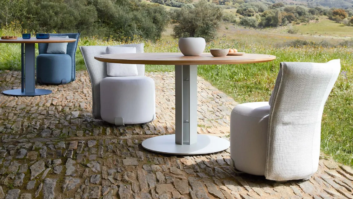 Sedia in tessuto e Tavolo in legno e metallo Isla Dining di Gandia Blasco