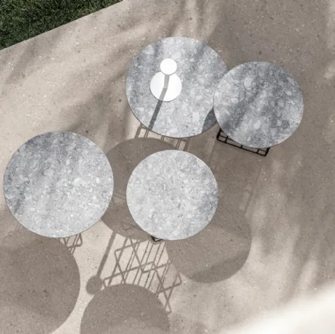 Tavolino da esterno in pietra con base in metallo Mesh Outdoor di Flexteam
