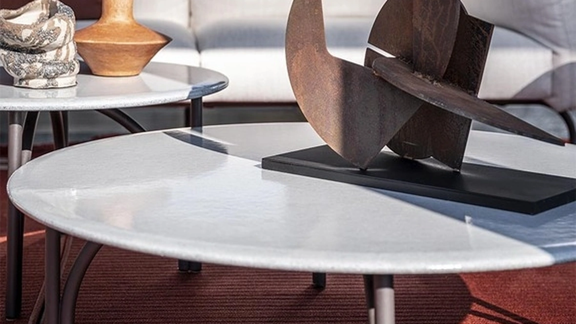 Tavolino Mirabell in pietra lavica di Poltrona Frau