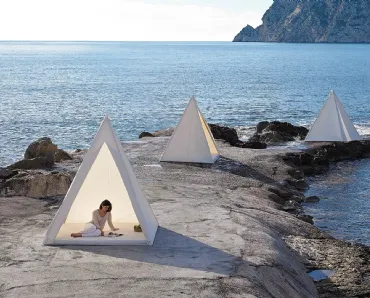 Ombrellone a tenda di design Tipi di Gandia Blasco