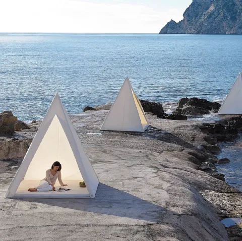 Ombrellone a tenda di design Tipi di Gandia Blasco