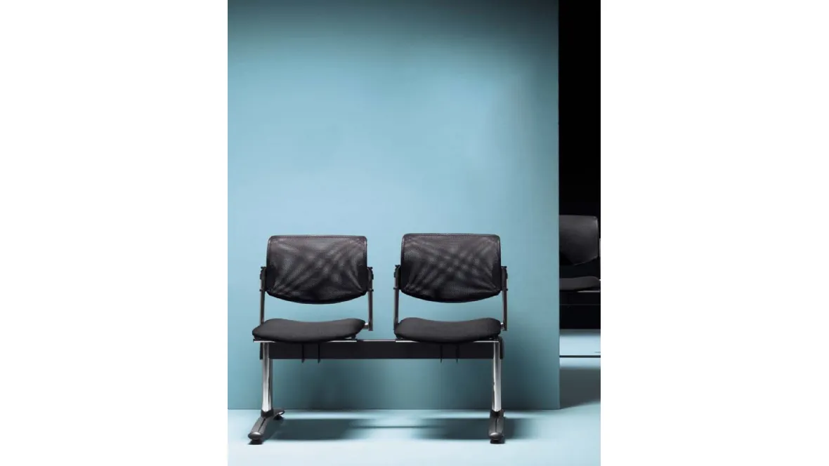 Seduta da attesa essenziale e leggera Linea R Bench di Vaghi