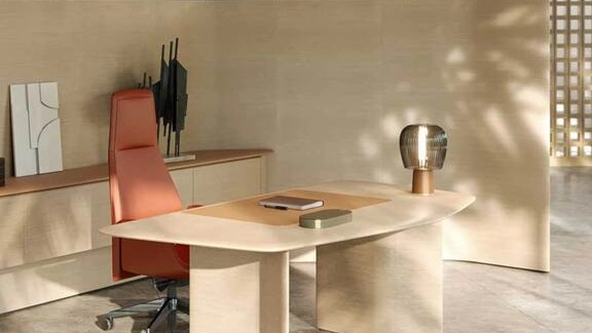 Scrivania Direzionale Trust Iconic con rivestimento in pelle di Poltrona Frau